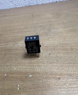 Volkswagen PASSAT B8 Other relay 4H0951253C F1294