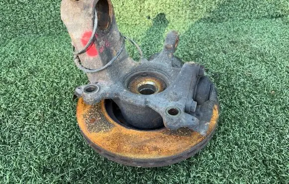 Front wheel hub spindle knuckle