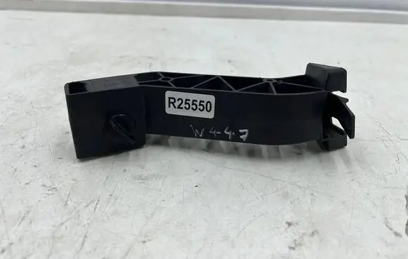 Mercedes-Benz Vito Viano W447 Front bumper mounting bracket A4478850118