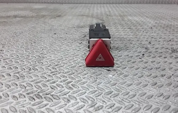 Volkswagen Golf V Hazard light switch
