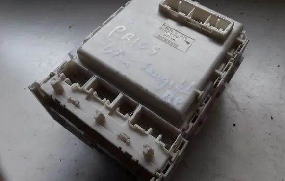 Toyota Prius (XW20) Fuse module 8273047290