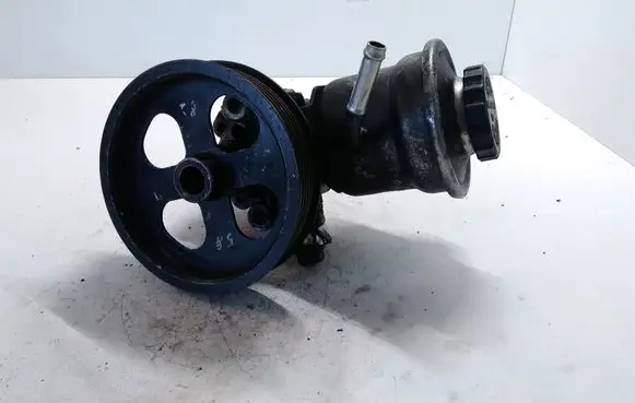 Toyota Avensis T250 Power steering pump