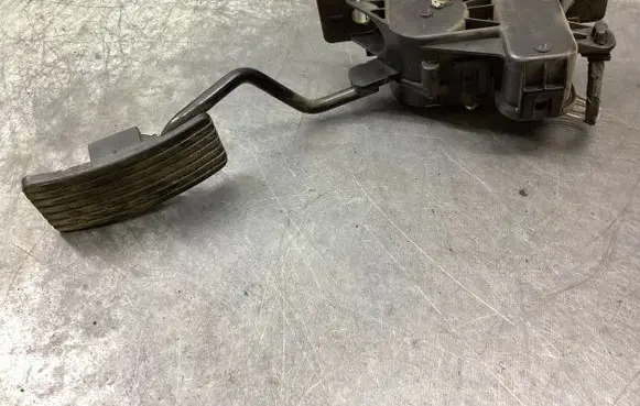 Mitsubishi Grandis Accelerator throttle pedal APM30005 59150533