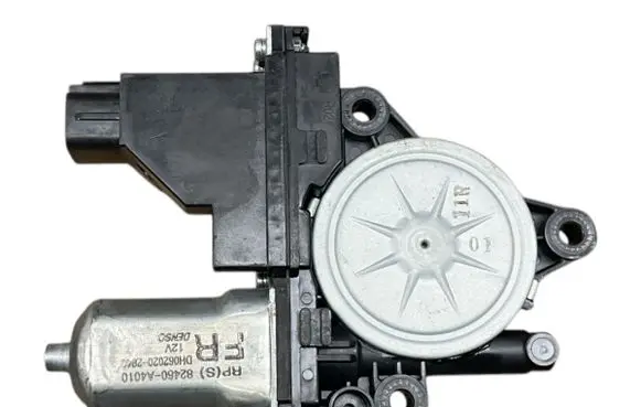 KIA Carens III Front door window regulator motor 82460A4010