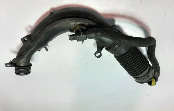 Citroen DS5 Intercooler hose/pipe M06021A152 M06021A150