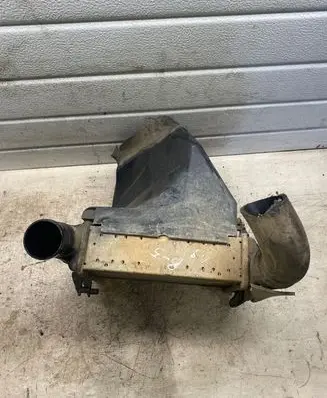 Volkswagen PASSAT B5 Intercooler radiator 058145805A