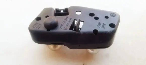 BMW 3 E46 Tail light bulb cover holder 388570R