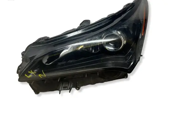 Lexus CT 200H Headlight/headlamp 