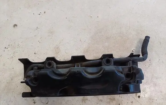 Volkswagen Touran I Intake resonator 06F129208B