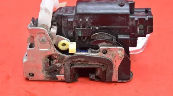 Dacia Dokker Front door lock