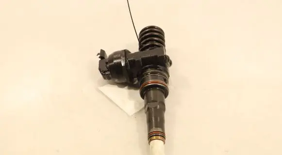 Volkswagen Golf IV Fuel injector 0414720037