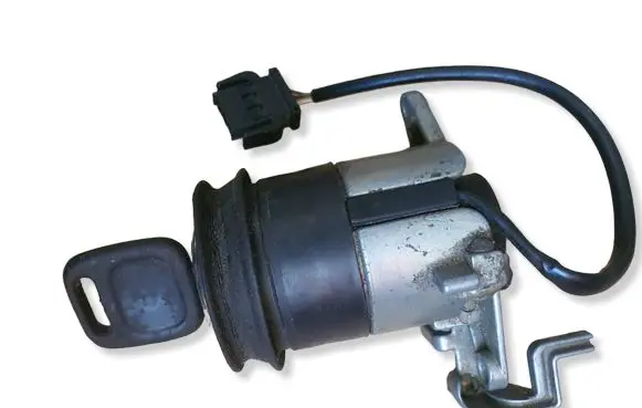 Audi 80 90 B3 Tailgate/trunk/boot lock/catch/latch 893971633
