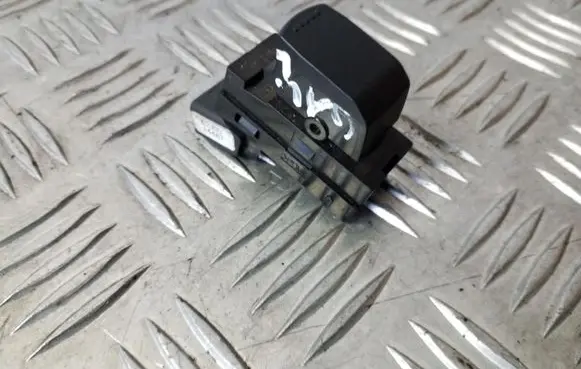 Suzuki Grand Vitara II Electric window control switch