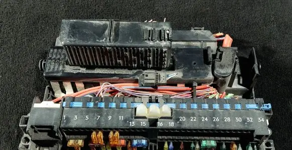 BMW 5 E60 E61 Fuse box set MR2006110690 90100562 18500000000