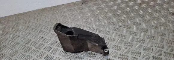 Engine mounting bracket