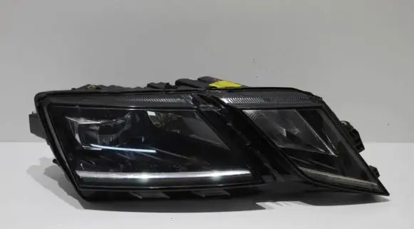Skoda Octavia Mk3 (5E) Headlight/headlamp 5E1941016F 030110423206 LE15A6369