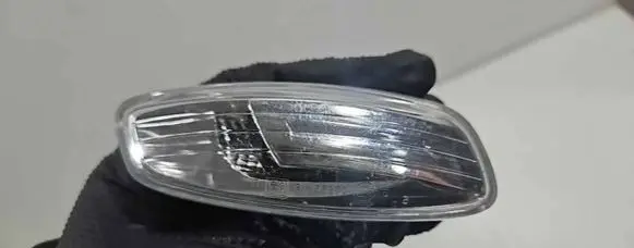 Citroen C4 I Picasso Front fender indicator light 0105033