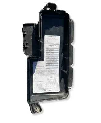 Volvo V70 Fuse box cover 30728133