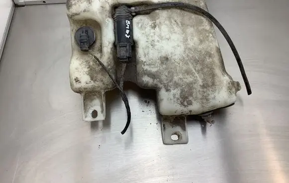 BMW 7 E38 Windshield washer fluid reservoir/tank 61668352898 HDK235576