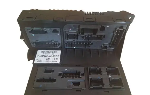 Mercedes-Benz E W211 Fuse module 2115453101