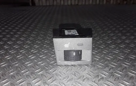 Opel Vectra C Seat heating switch 13138251