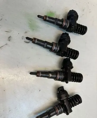 Volkswagen PASSAT B5 Fuel injector 038130073AJ
