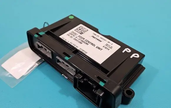 Tesla Model S Central body control module 1003101-00-C IMPRK1412388