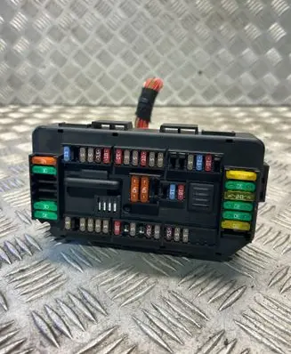 BMW 3 F30 F35 F31 Fuse module 9337879