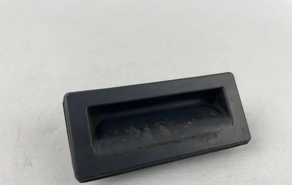 Volkswagen Tiguan Tailgate opening switch 3V0827566