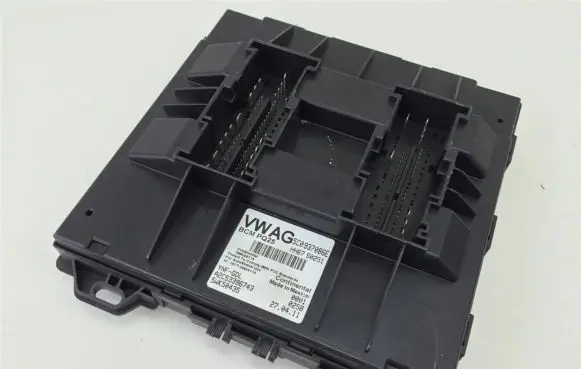 Volkswagen Jetta VI Comfort/convenience module 5C0937086E