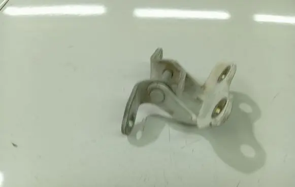 Toyota Corolla Verso AR10 Rear door lower hinge 