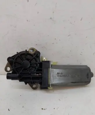 Mercedes-Benz C W204 Seat adjustment motor 0390203001 82028922