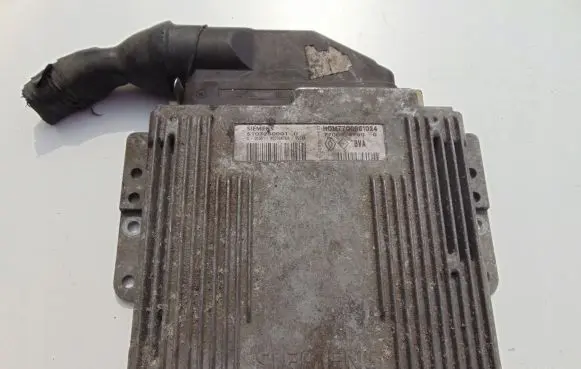 Renault Laguna I Engine control unit/module 7700861024