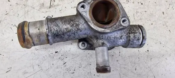 Volkswagen Golf IV Engine coolant pipe/hose 038121133A