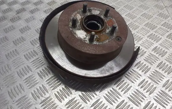 Hyundai Trajet Rear wheel hub spindle/knuckle 
