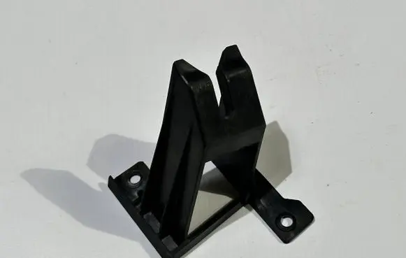 Radiator mount bracket
