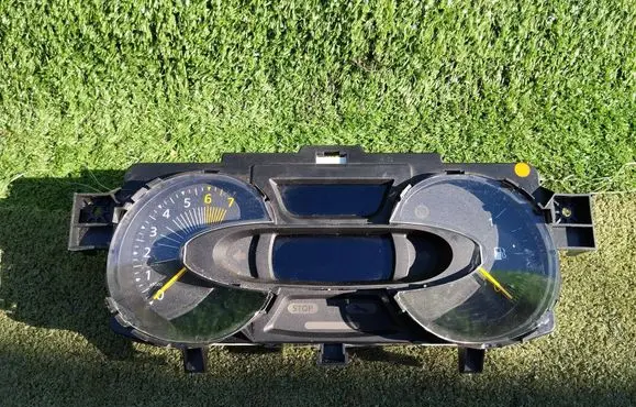 Speedometer (instrument cluster)
