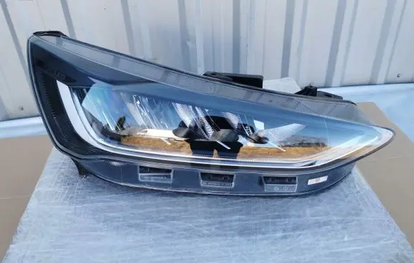 Ford Focus Headlight/headlamp 13E014
