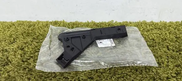 Opel Insignia A Front bumper mounting bracket 22798556