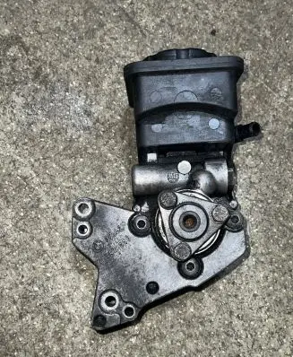 BMW 5 E39 Power steering pump 2247556