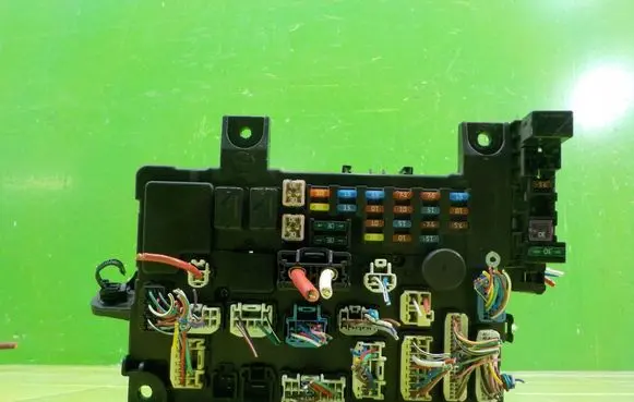 Mitsubishi Outlander Fuse box set 8637A865 BEZPIECZNIKOW