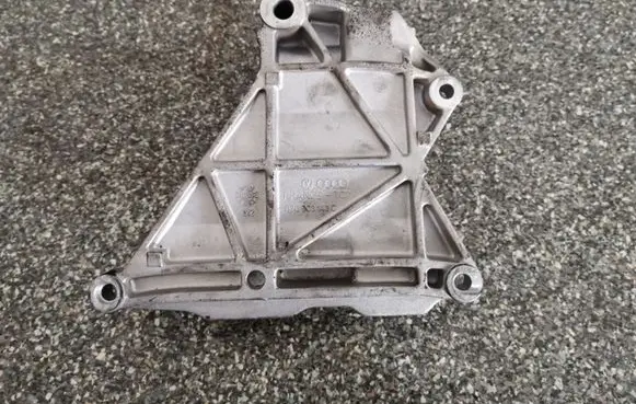 Volkswagen Transporter - Caravelle T5 Generator/alternator bracket 070903143C