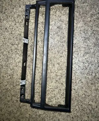 BMW 5 E39 Radio/GPS head unit trim 8247302