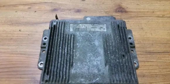 Renault Scenic I Engine control unit/module hom7700868304 7700865825