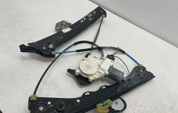 BMW 4 F36 Gran coupe Front door window regulator with motor 7326327