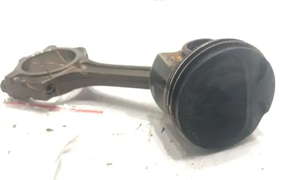 Nissan Qashqai Piston with connecting rod HRA2