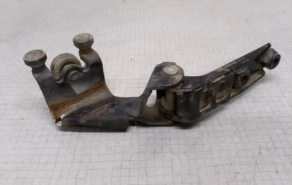 Volkswagen Transporter - Caravelle T5 Sliding door middle roller runner 7H0843336D