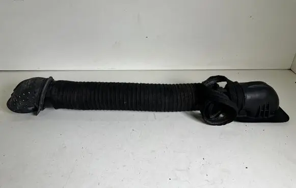 Land Rover Discovery 4 - LR4 Air intake duct part AH229A675AD