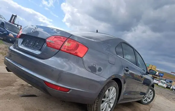 Volkswagen Jetta VI Tailgate rear/tail lights