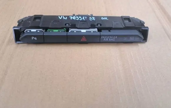 Volkswagen PASSAT B8 Hazard light switch 3G1853770A